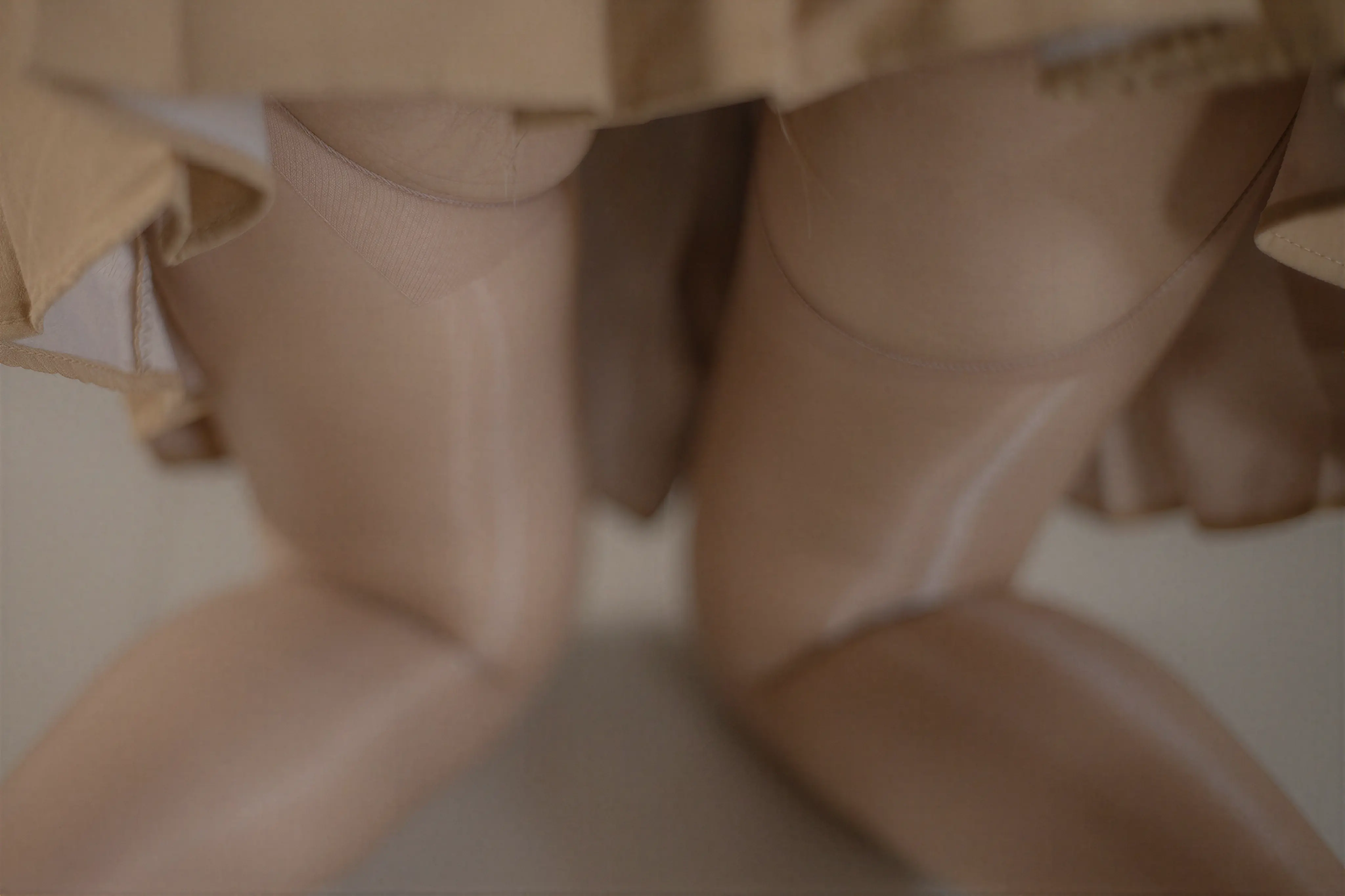 白龙猫女 – 丝情袜意 36P